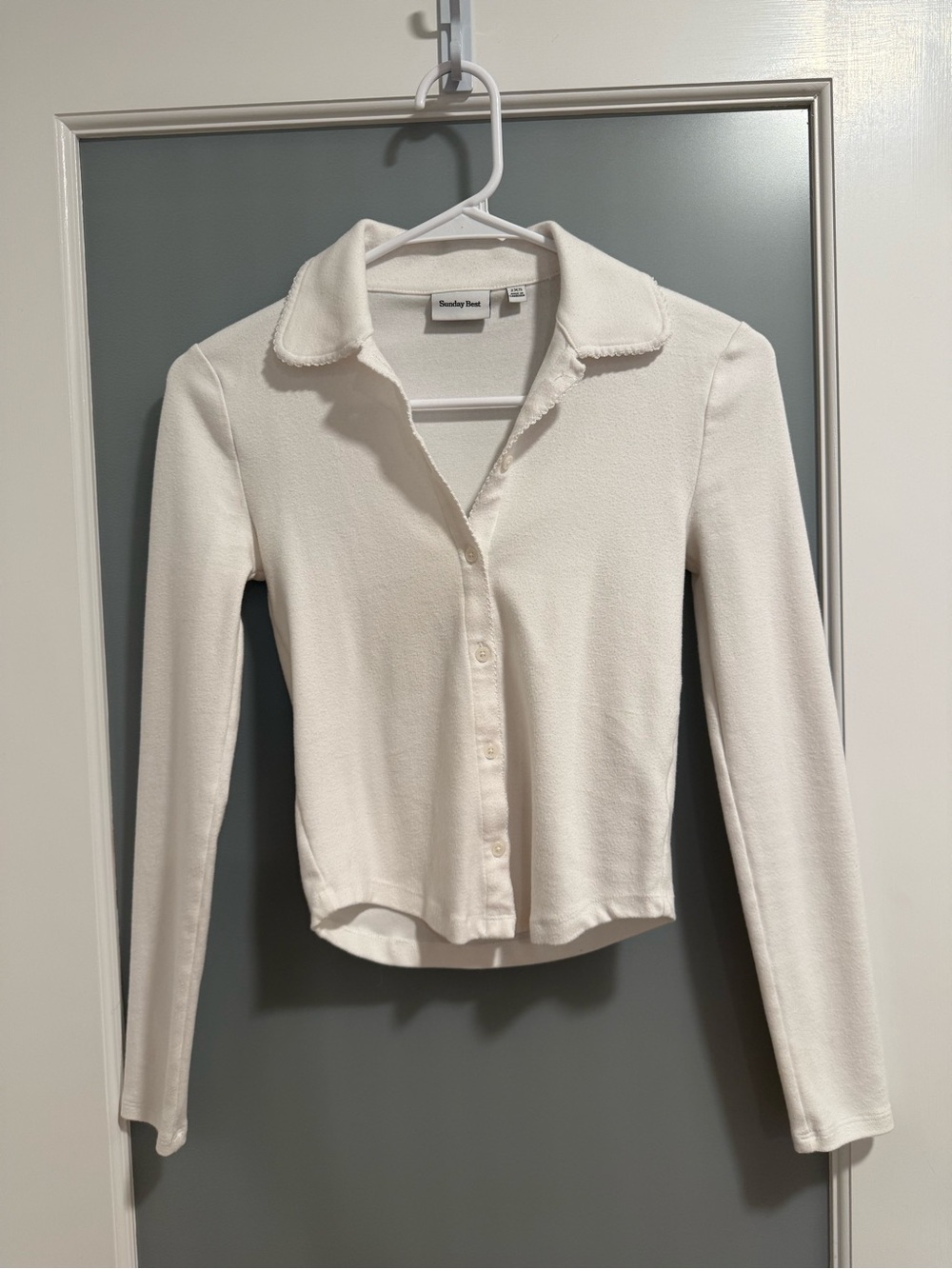 Aritzia White Ivory Long-Sleeve Button-Down Knit Shirt